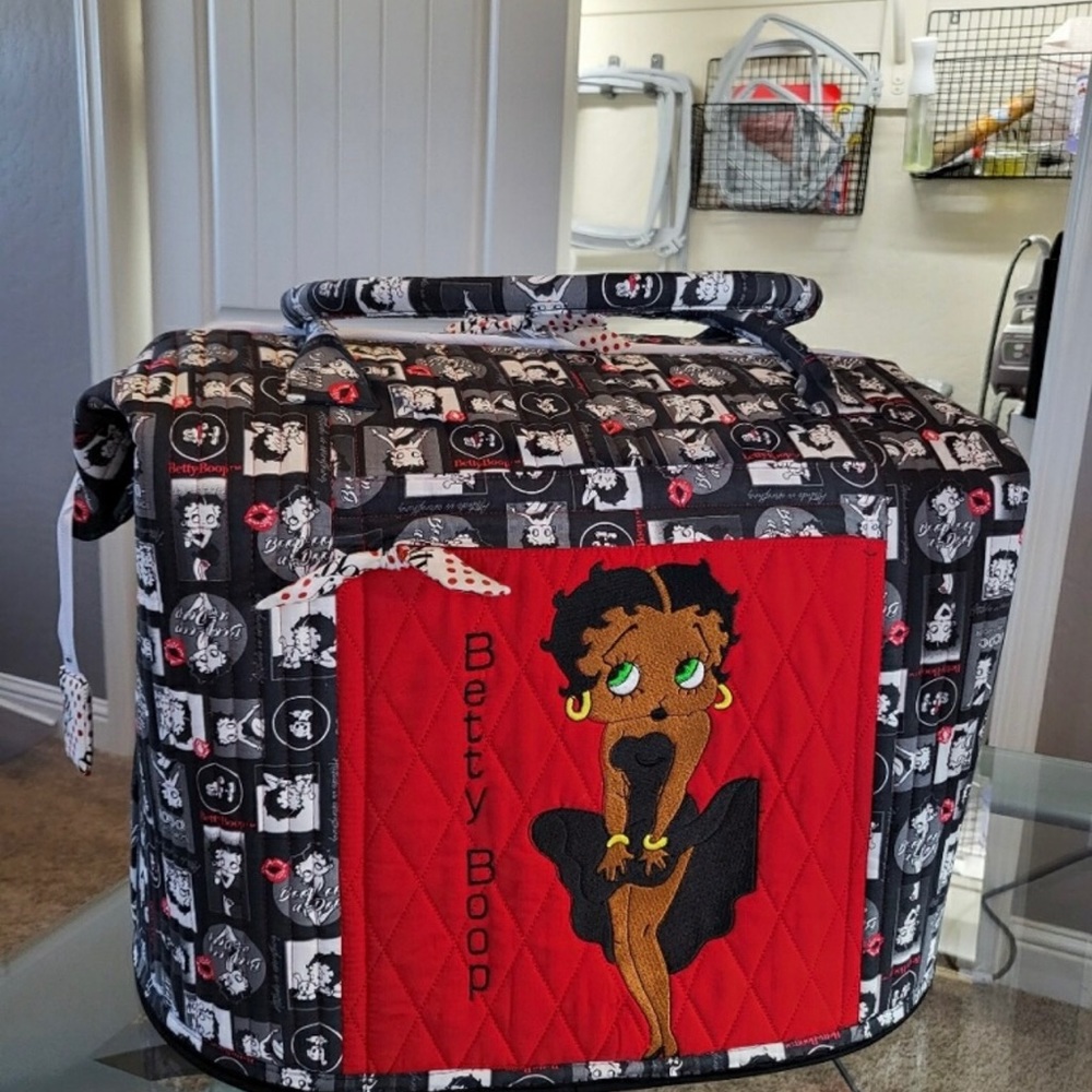 Woman Betty Bop Traveling bag for all your carrying needs